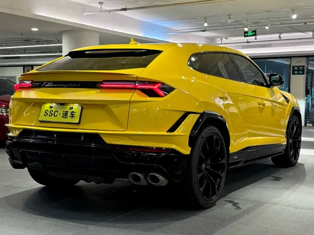 Lamborghini Urus — Фото автомобиля 4