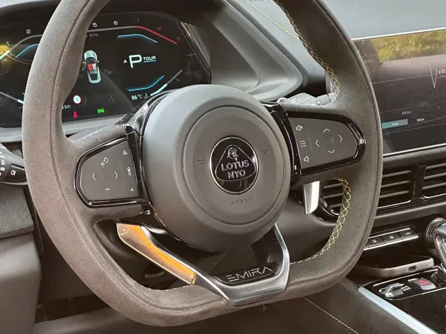 Lotus Emira — Фото автомобиля 17