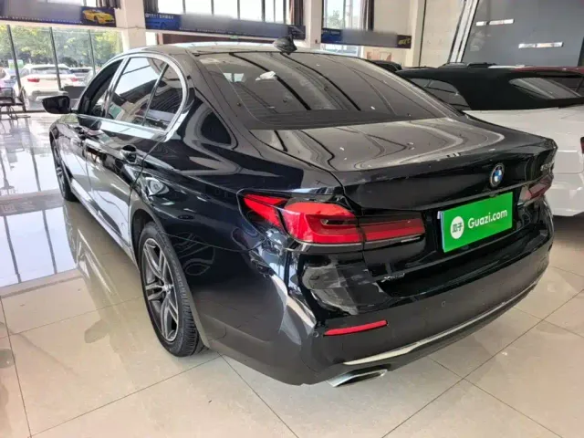 BMW 5 Series — Фото автомобиля 4