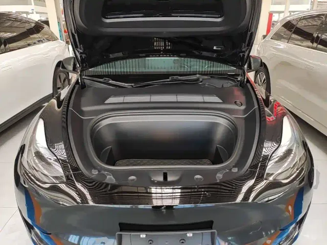 Tesla Model Y — Фото автомобиля 19