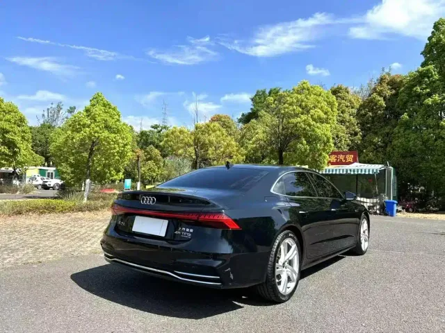 Audi A7L — Фото автомобиля 9