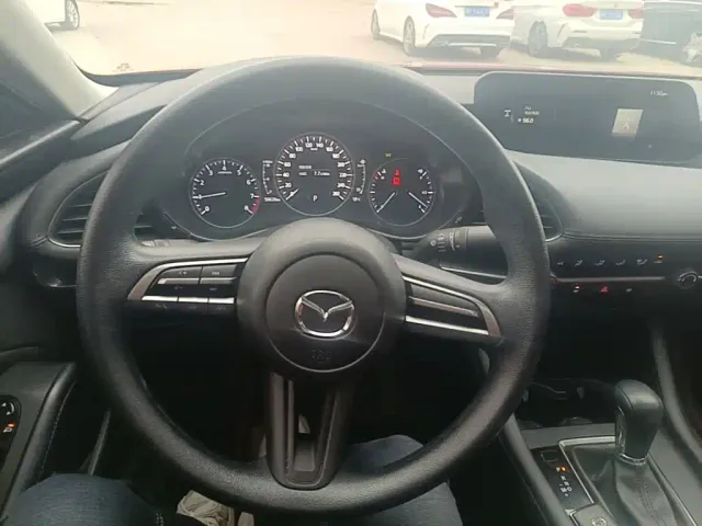 Mazda Axela — Фото автомобиля 10