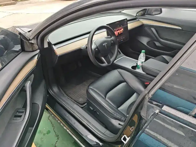 Tesla Model 3 — Фото автомобиля 11