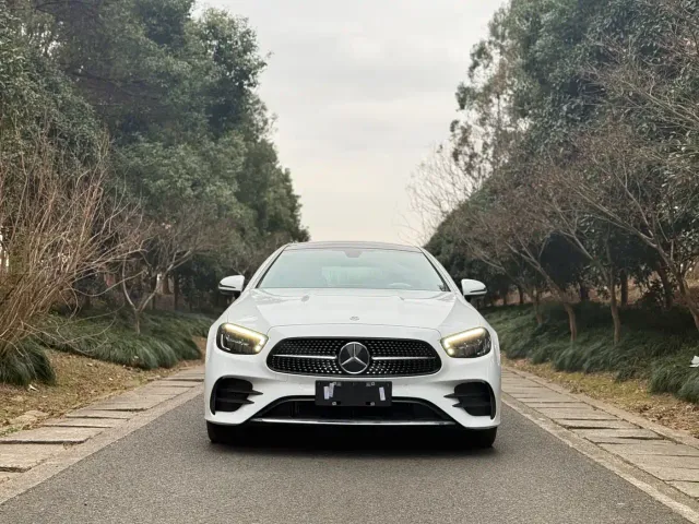 Mercedes-Benz E-Class — Фото автомобиля 3