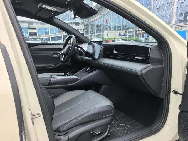 BYD Qin L — Фото автомобиля 9