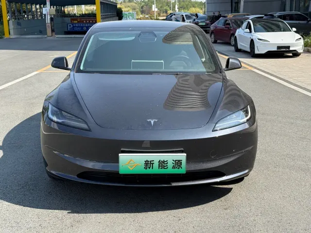 Tesla Model 3 — Фото автомобиля 2