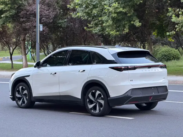 Arcfox Alpha T5 — Фото автомобиля 6