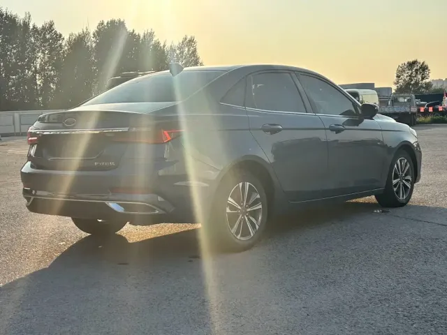 Ford Escort — Фото автомобиля 16