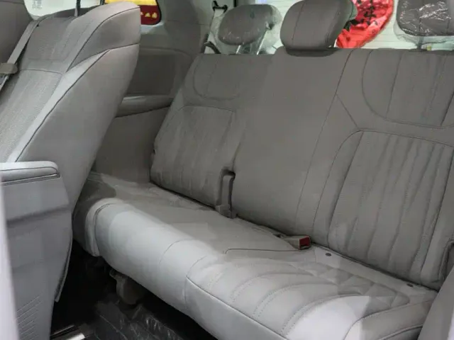 Roewe iMAX8 — Фото автомобиля 11