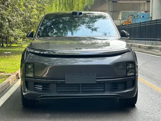 Li Auto L8 — Фото автомобиля 2