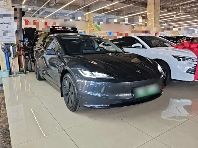 Tesla Model 3 — Фото автомобиля 3
