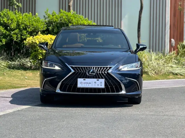 Lexus ES — Фото автомобиля 2