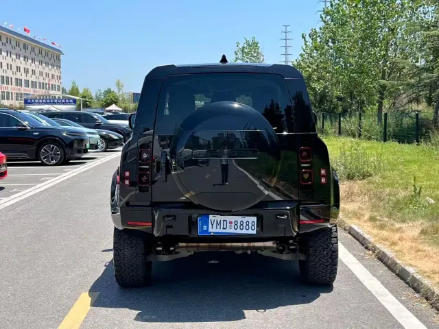 Land Rover Defender — Фото автомобиля 3