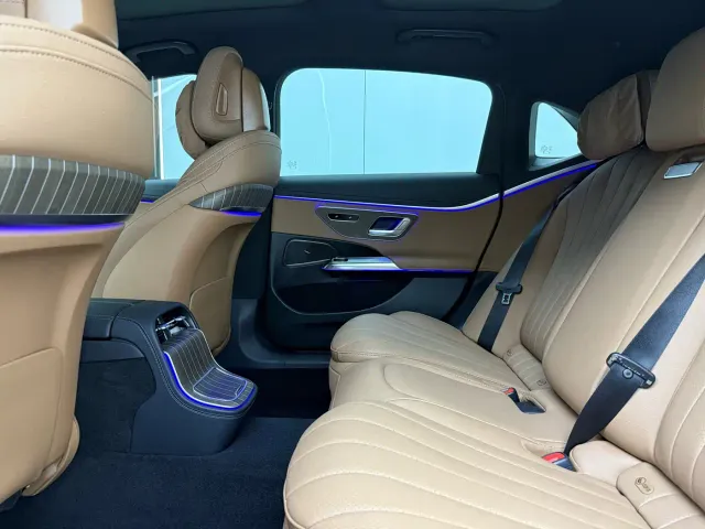 Mercedes-Benz E-Class — Фото автомобиля 10