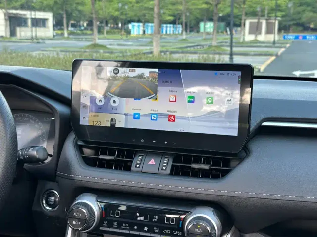 Toyota RAV4 — Фото автомобиля 12