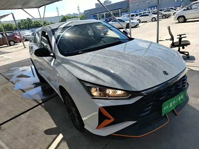 Dongfeng Yixuan — Фото автомобиля 3
