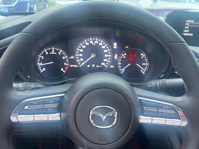 Mazda Axela — Фото автомобиля 11