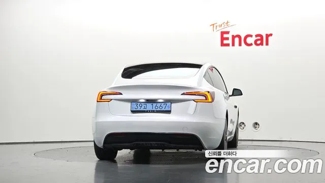 Tesla Model 3 — Фото автомобиля 4