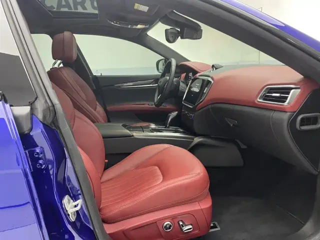 Maserati Ghibli — Фото автомобиля 18