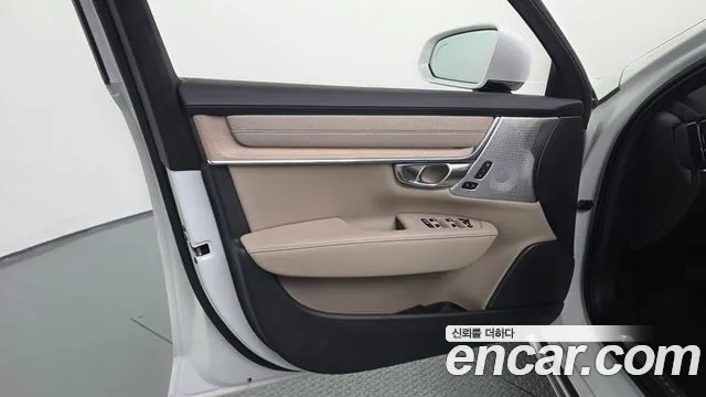 Volvo S90 — Фото автомобиля 24