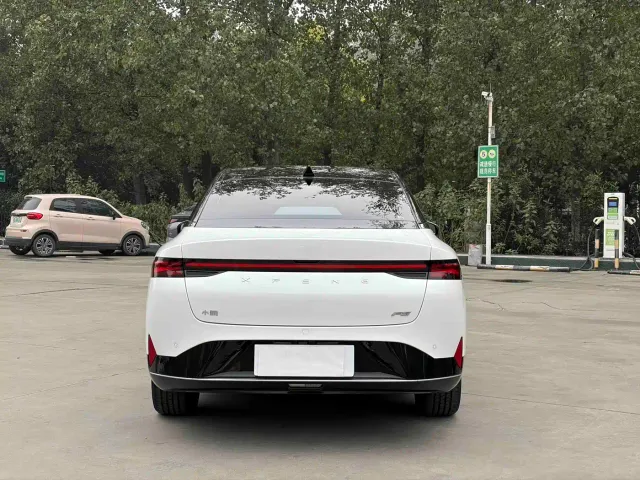 Xpeng P5 — Фото автомобиля 14