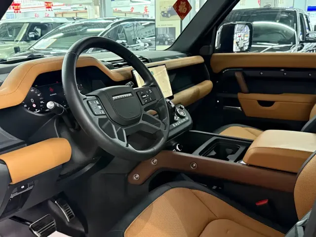 Land Rover Defender — Фото автомобиля 4