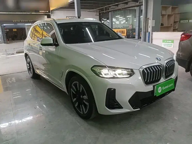 BMW iX3 — Фото автомобиля 3