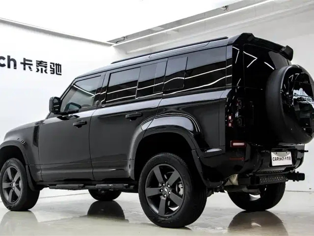 Land Rover Defender — Фото автомобиля 7