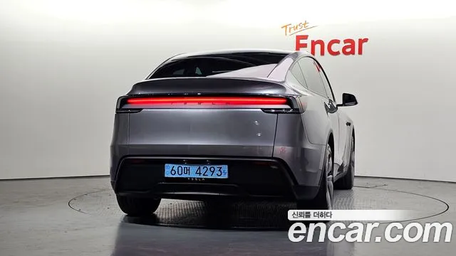 Tesla Model Y — Фото автомобиля 4