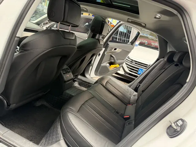 Audi A4L — Фото автомобиля 12