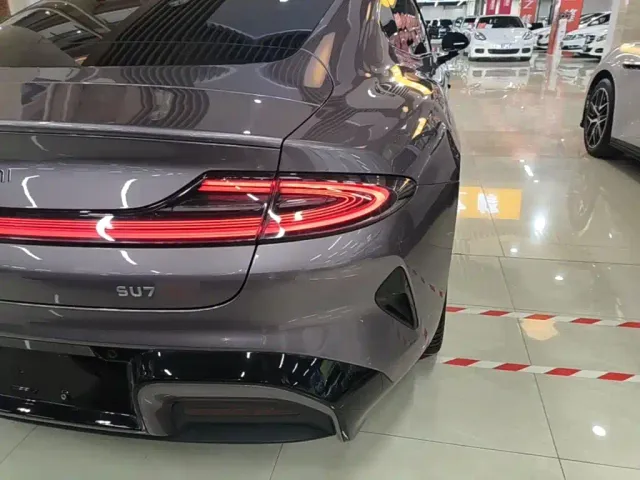 Xiaomi SU7 — Фото автомобиля 7
