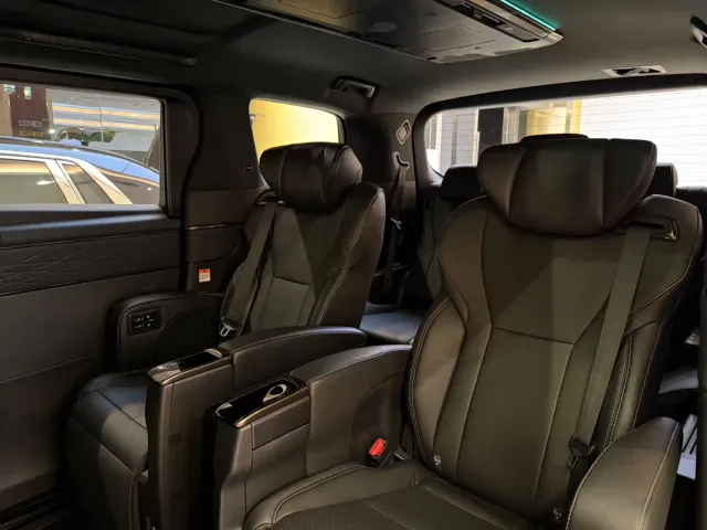 Toyota Alphard — Фото автомобиля 11