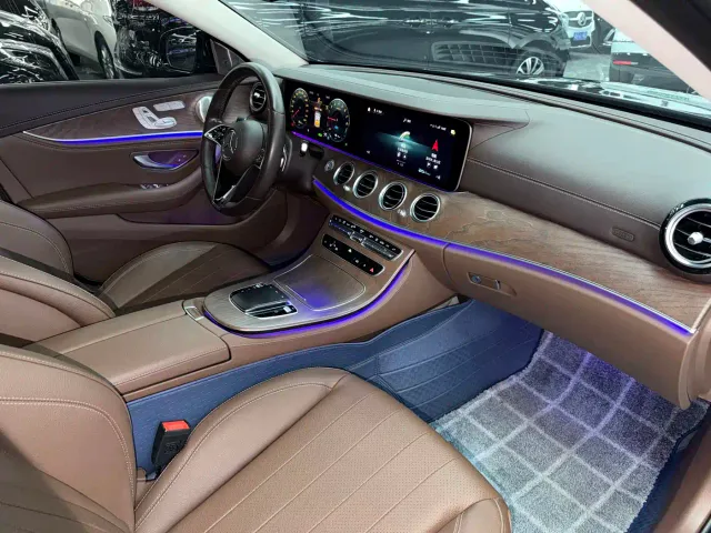 Mercedes-Benz E-Class — Фото автомобиля 16