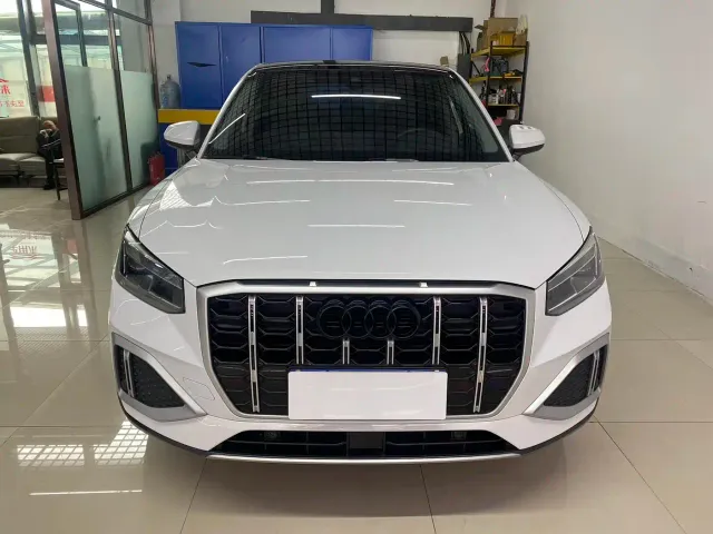 Audi Q2L — Фото автомобиля 2