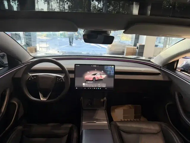 Tesla Model 3 — Фото автомобиля 6