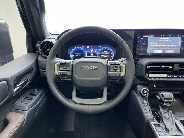 Toyota Prado — Фото автомобиля 12