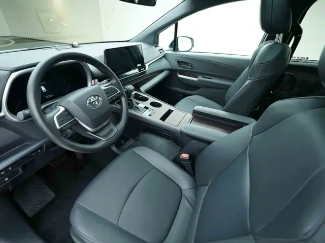 Toyota Granvia — Фото автомобиля 10