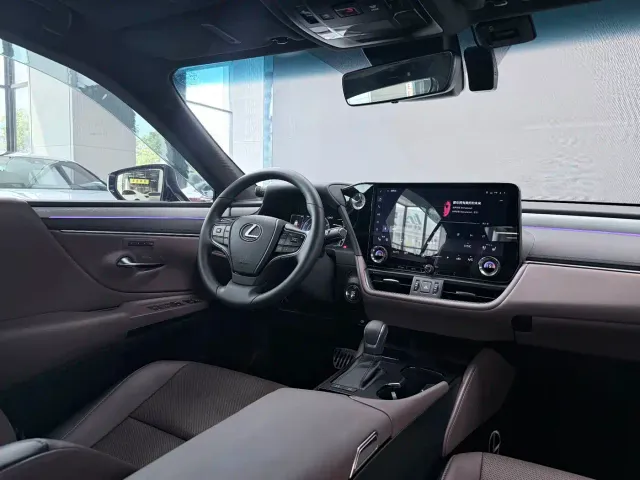 Lexus ES — Фото автомобиля 18