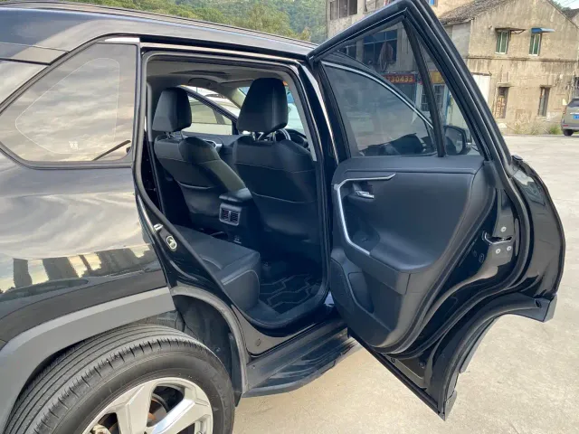 Toyota RAV4 — Фото автомобиля 12