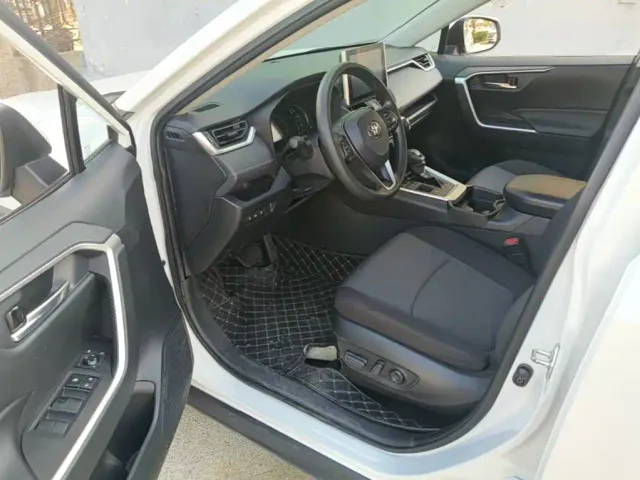 Toyota RAV4 — Фото автомобиля 15