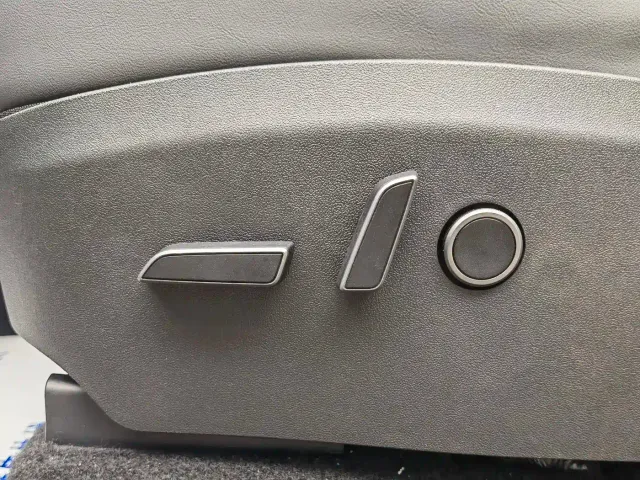 Tesla Model Y — Фото автомобиля 13