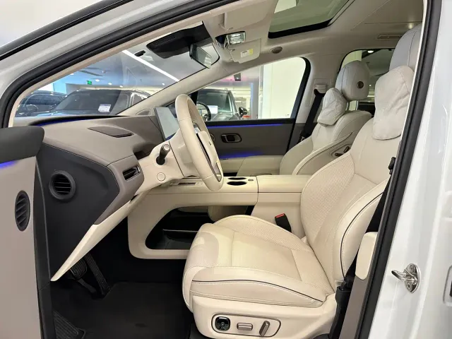 Li Auto i8 — Фото автомобиля 9