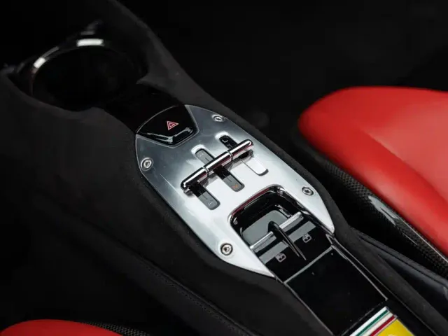 Ferrari SF90 — Фото автомобиля 15