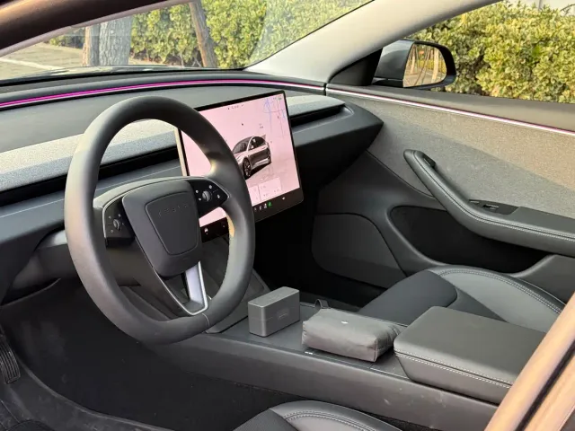 Tesla Model 3 — Фото автомобиля 10
