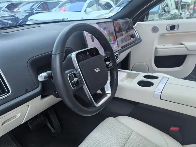 Li Auto L7 — Фото автомобиля 6
