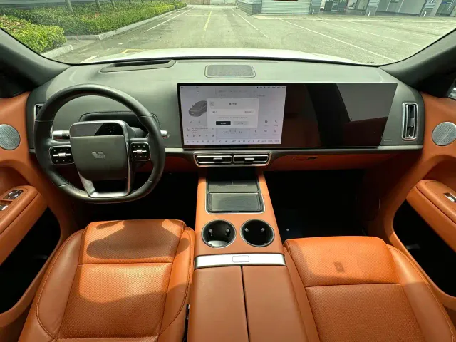 Li Auto L8 — Фото автомобиля 6