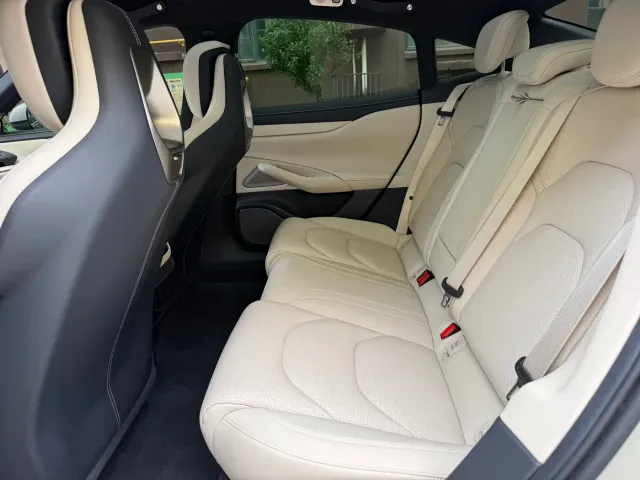 Xiaomi SU7 — Фото автомобиля 5