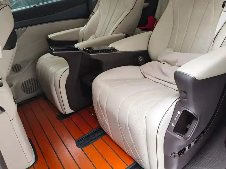 Denza Denza D9 2024 EV 600 AWD Premium — Фото автомобиля 11