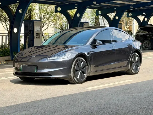 Фотография автомобиля — Tesla Model 3