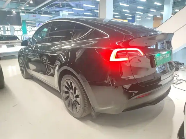 Tesla Model Y — Фото автомобиля 4